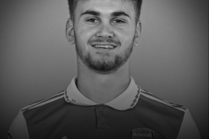 为救球撞墙不幸离世！维加队友：亲眼目睹惨剧很悲痛，正为他募捐