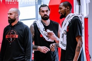 火箭官方晒训练照：杜兰特亚当斯互动 申京阿门在列 奥科吉太壮了