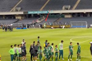 又与球迷冲突！国安球迷赛后集体大骂杨立瑜，球员疑似竖中指回应