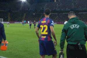 该歇歇了😫佩德里被换下球迷起立鼓掌+膜拜，78分钟跑动11.02km