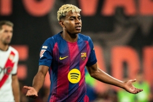 亚马尔在欧冠中首次面对比他年龄更小的球员，姆巴耶17岁250天