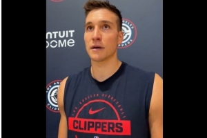 和哈登加练投篮&腿部未戴护具！博格丹：腿筋伤势没那么严重