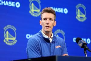 邓利维：我很享受在勇士工作&希望能在这里待很久 今夏情况很特别