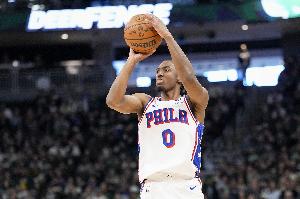 快把筐砸歪了！尼克斯外线39投8中 76人则35投仅3中&命中率仅8.6%