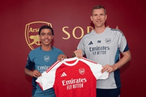 转会费超160万镑！官方：阿森纳签下16岁爱尔兰中场奥日安武纳