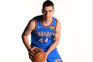 哈滕：托皮奇掌控比赛节奏做得很棒 他极具潜力有很大提升空间