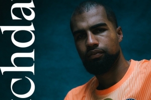 焦点战！切尔西发布对阵利物浦海报：门将罗伯特-桑切斯单人出镜