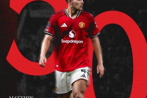 德里赫特迎曼联生涯50场里程碑，球队官推晒海报祝贺