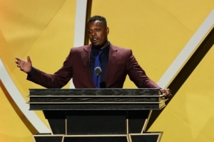 皮尔斯：有捞女用手机查队里每个人的薪资 专挑中后段的球员下手