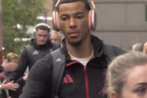 新造型新气象😎埃基蒂克更换了发型，将脏辫造型换成干练短发