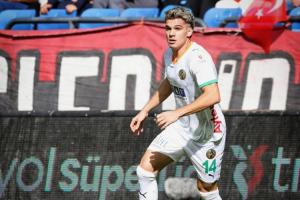 看到父亲影子！小哈吉任意球世界波，距老哈吉首个任意球过了29年