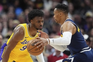 夸梅：布朗尼一整年都没有丝毫进步 那就不如威少至少他积极跑动