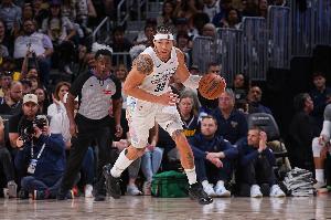 状态火热！戈登半场4中4&罚球6中5砍下14分 另有3板1助