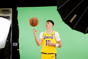 正负值-29遥遥落后！拉拉维亚10中5拿到10分3助1断 有2次失误