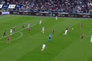 看着很危险😬希门尼斯鞋底踏到洛卡特利裆部，裁判没出牌