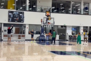 距跟腱撕裂104天！哈利伯顿已开始无护具三分颠投训练