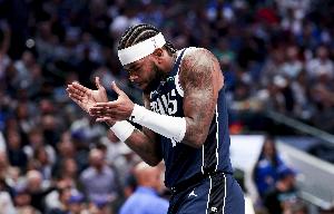 进攻效率不高！哈迪13中4&三分8中3拿到12分 出现4次失误