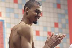 文班：我现在身体更强壮了 无论力量掌控还是对抗都有了提升