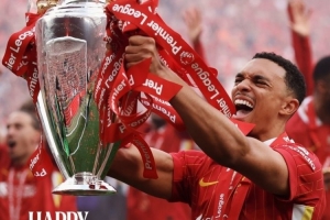 阿诺德今天迎来27岁生日，利物浦官推送祝福：生日快乐！