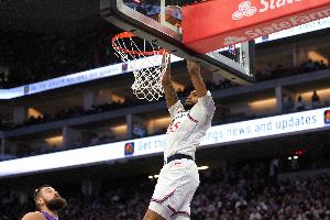 德里克-琼斯：范甘迪曾让我防守更具侵略性 这是我正在努力做的事