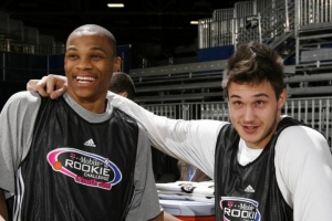 都没在联盟了！加里纳利晒10年全明星周末与新秀赛队友威少合影