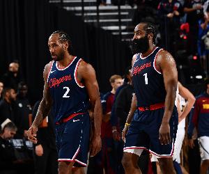 比尔：莱昂纳德简直是天赋异禀 他是篮球史上最顶尖的球员之一