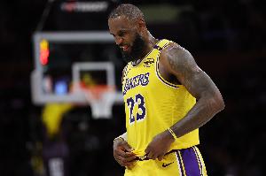 热度很高！“詹姆斯将宣布重大决策”词条登上微博热搜榜单第4