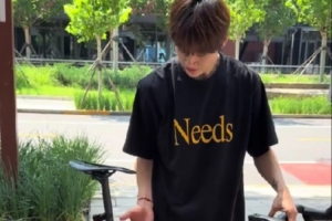 放松！杨力维中秋夜骑：中秋节快乐 假期也不能偷懒