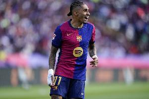 世体：拉菲尼亚现场看了巴萨女足7-1大胜拜仁女足的比赛