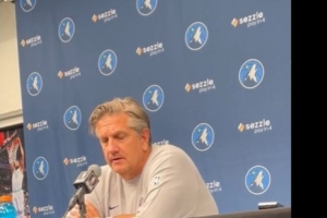 芬奇：我们过于尊重对手的速度了 持球压迫做得不够好