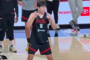 美媒调侃：杨瀚森不是最具运动天赋的球员 也不是最好的舞者😂