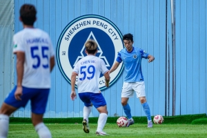 热身赛深圳新鹏城1-2深圳二零二八，比赛以技战术演练为目的