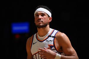 布克：我来中国完全没有时差反应 球队节奏现在快了很多