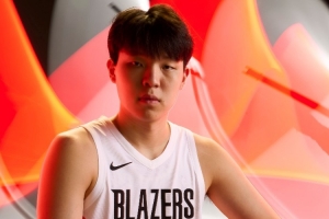 能看得出比卢普斯对杨瀚森的期待 但前者也知道这需要时间和过程