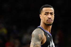 新鲜血液！科林斯首秀半场5中4 高效拿到10分3板