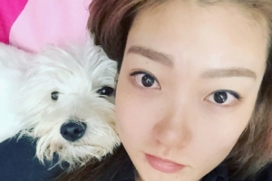 李梦晒与小狗的合照：📸𝙺𝚊𝚌𝚊 奈斯 马上见面咯