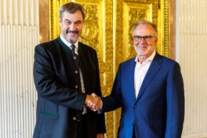 官方：鲁梅尼格被巴伐利亚州长授予个人奖，表彰他对德国足球贡献