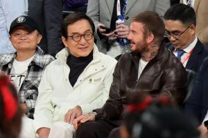 排面！贝克汉姆与成龙、马云并排观赛NBA中国赛
