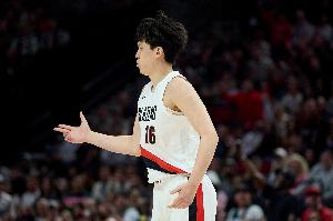 杨瀚森：球迷的欢呼让我热血沸腾 三分庆祝动作是因为当时手在抖