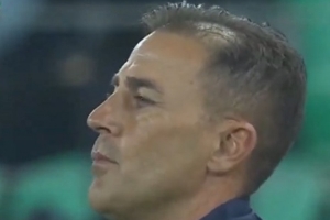 今日趣图：卡纳瓦罗——我就说植发后的头发在头上待不了几年