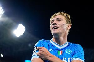 米体：那不勒斯4400万欧买断霍伊伦很值，解约金设置8500万欧低了