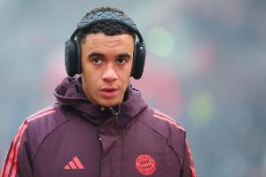 图片报：穆西亚拉正在进行反重力跑步机训练，目标12月重返赛场