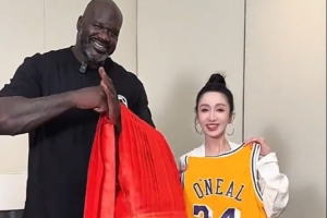 跨界联动！娄艺潇送奥尼尔马面裙 后者回赠34号亲签球衣