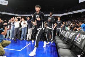 1分钟都没捞着！NBA中国赛二番战 篮网前锋曾凡博未获出场机会
