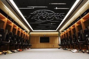 先睹为快！湖人官方晒照 球队全面升级更衣室迎接新赛季！