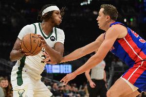 字母哥谈特纳：他创造了难以置信的空间 且总是和每个人沟通