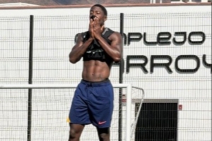 渴望上场比赛！曼晚：曼联中场梅努在国际比赛日期间努力训练