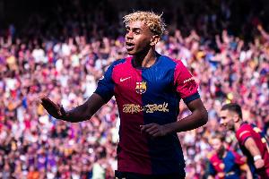 记者：在巴萨本周的首次训练课中，亚马尔和费尔明正常参加训练