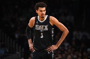 填满数据栏！文班亚马13中7砍27分11板4助3断1帽 7次失误全场最多