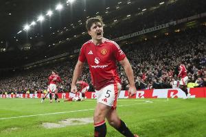 曼晚：曼联已与后卫马奎尔就续约展开初步谈判，预计达成协议